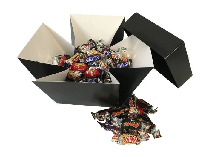 Chokolade i foldud æsker med logo 400g