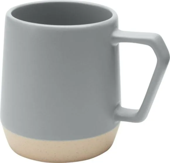 Grå