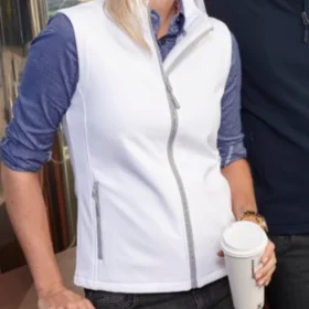 Veste med logo